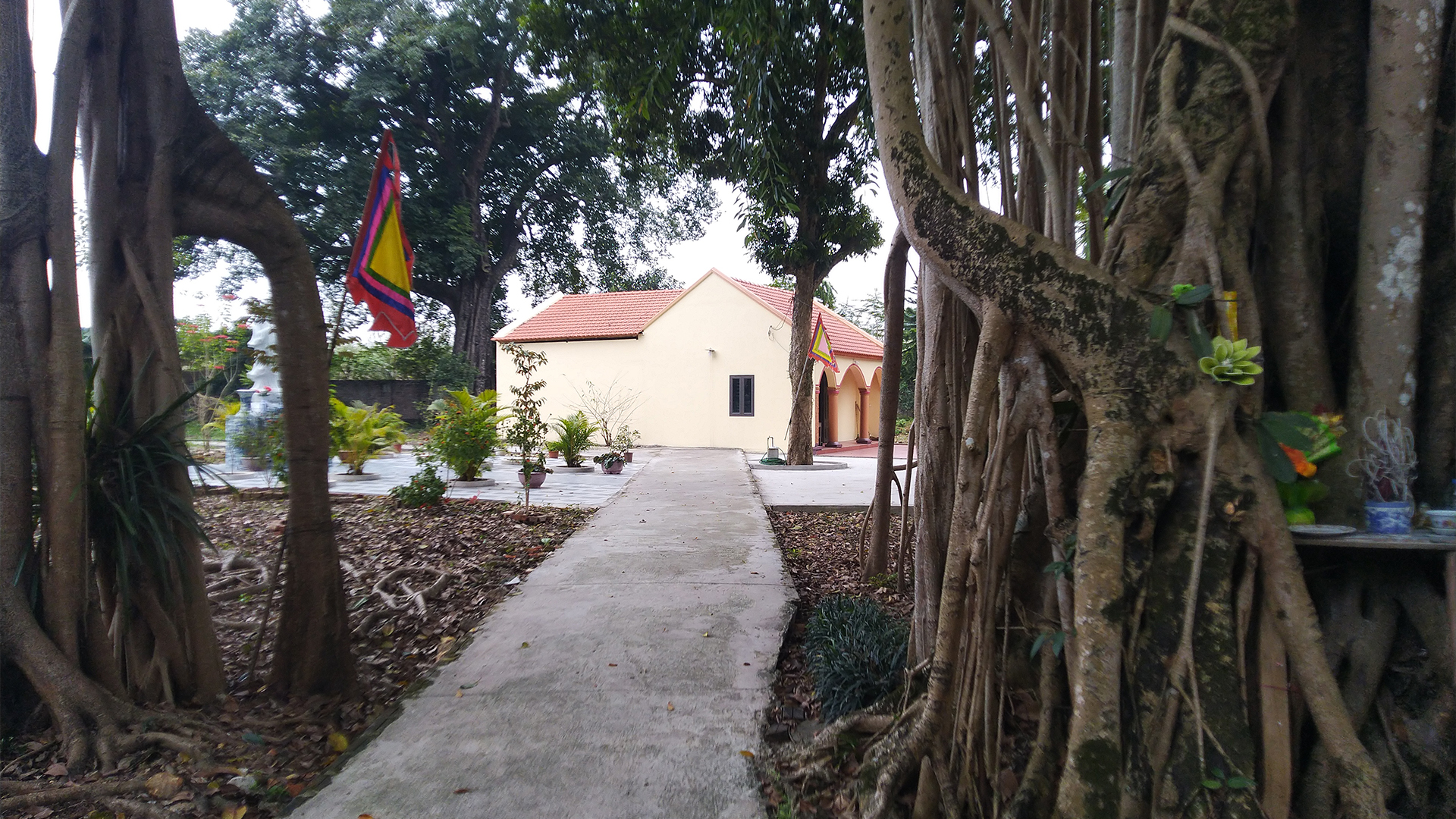 08_Lối Sang Nhà Thờ Thánh.jpg